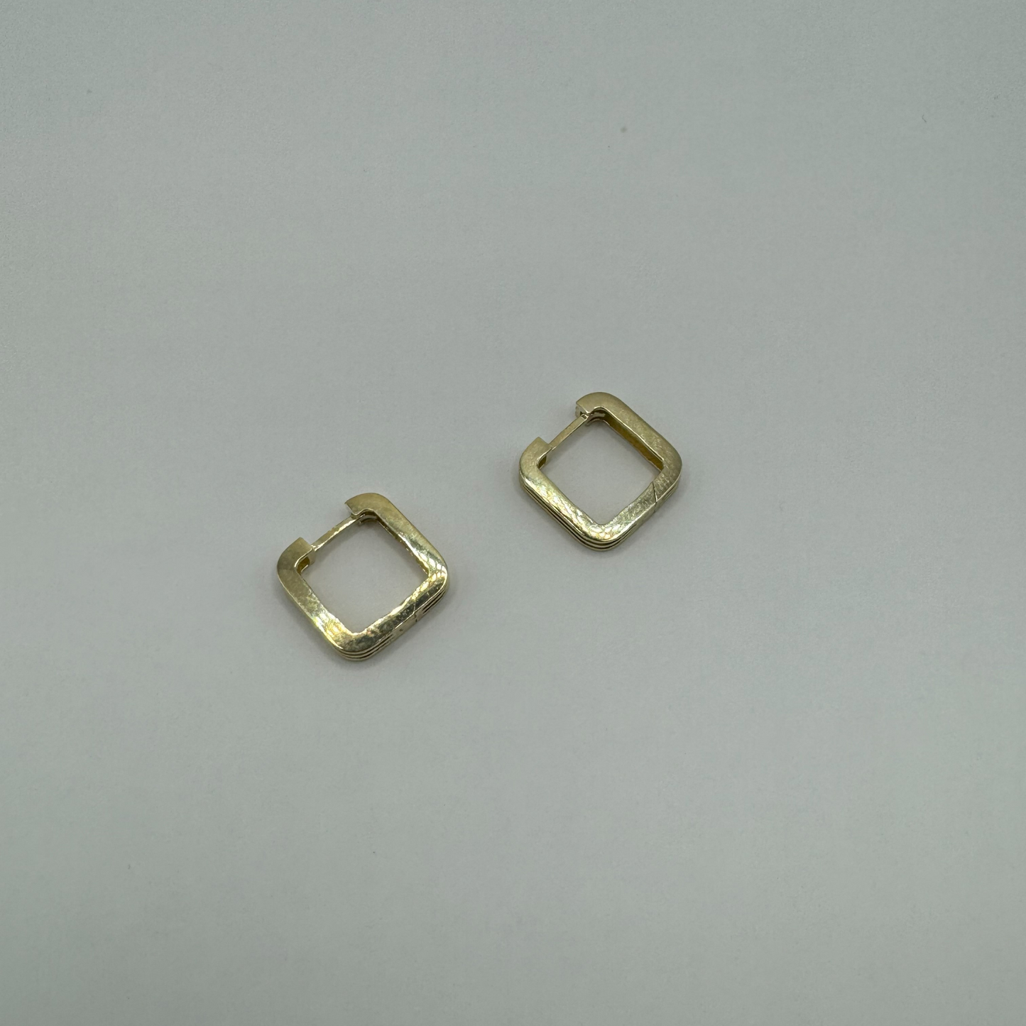 Square Huggies