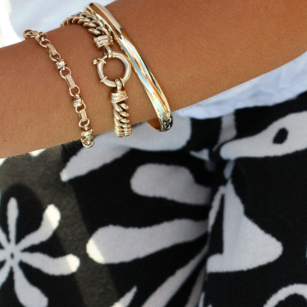 Curb Bracelet with bolt clasp